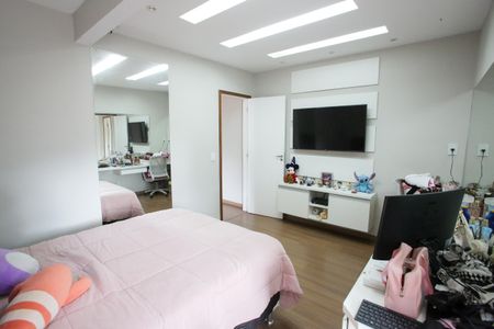 Casa de condomínio à venda com 400m², 4 quartos e 6 vagasQuarto da Suíte 2