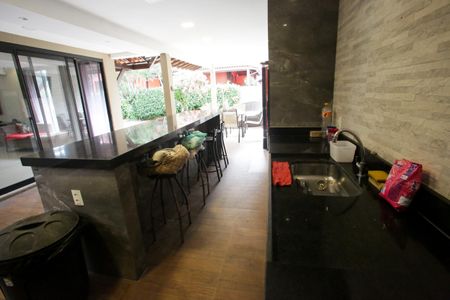 Casa de condomínio à venda com 400m², 4 quartos e 6 vagasAérea Gourmet