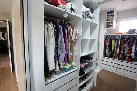 Casa de condomínio à venda com 400m², 4 quartos e 6 vagasCloset da Suíte 1