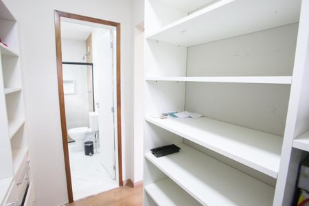 Casa de condomínio à venda com 400m², 4 quartos e 6 vagasCloset da Suíte 3