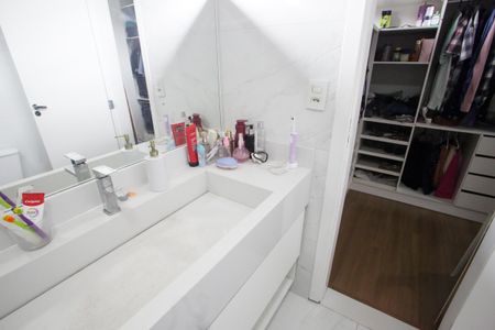 Casa de condomínio à venda com 400m², 4 quartos e 6 vagasBanheiro da Suíte 1