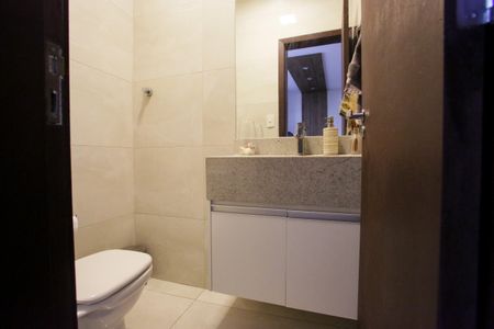 Casa de condomínio à venda com 400m², 4 quartos e 6 vagasLavabo
