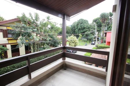 Casa de condomínio à venda com 400m², 4 quartos e 6 vagasVaranda da Suíte 1