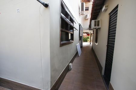 Casa de condomínio à venda com 400m², 4 quartos e 6 vagasCorredor Lateral
