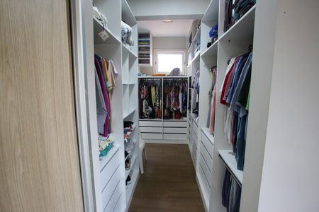 Casa de condomínio à venda com 400m², 4 quartos e 6 vagasCloset da Suíte 1