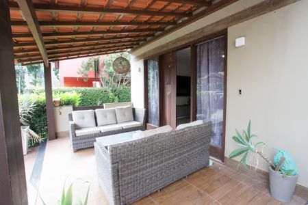 Casa de condomínio à venda com 400m², 4 quartos e 6 vagasVaranda