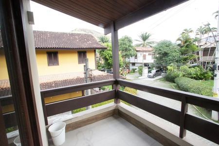 Casa de condomínio à venda com 400m², 4 quartos e 6 vagasVaranda da Suíte 1