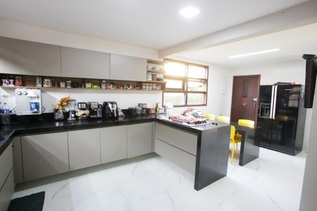 Casa de condomínio à venda com 400m², 4 quartos e 6 vagasCozinha