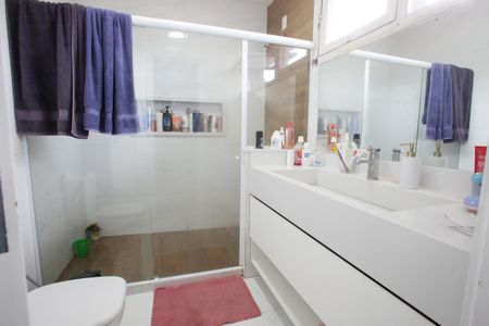 Casa de condomínio à venda com 400m², 4 quartos e 6 vagasBanheiro da Suíte 1