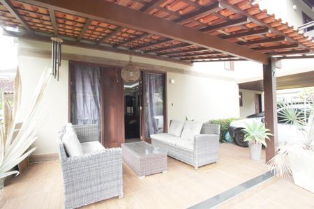 Casa de condomínio à venda com 400m², 4 quartos e 6 vagasVaranda