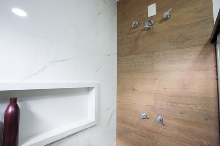 Casa de condomínio à venda com 400m², 4 quartos e 6 vagasBanheiro da Suíte 3