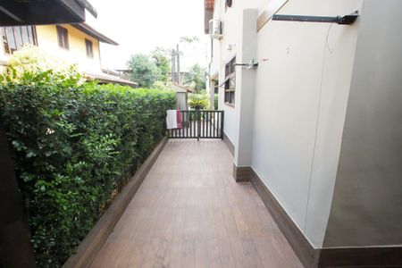 Casa de condomínio à venda com 400m², 4 quartos e 6 vagasCorredor Lateral