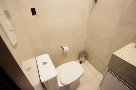 Casa de condomínio à venda com 400m², 4 quartos e 6 vagasLavabo