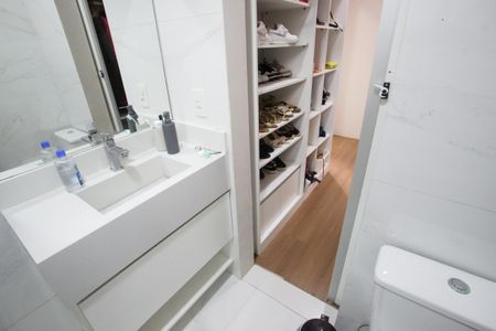 Casa de condomínio à venda com 400m², 4 quartos e 6 vagasBanheiro da Suíte 2