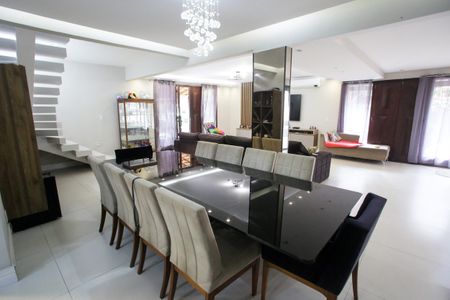 Casa de condomínio à venda com 400m², 4 quartos e 6 vagasSala de Jantar