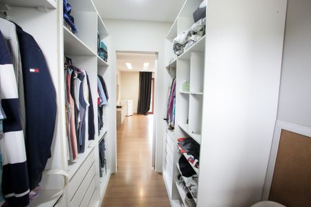 Casa de condomínio à venda com 400m², 4 quartos e 6 vagasCloset da Suíte 1