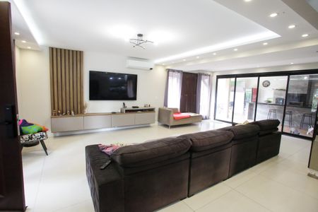 Casa de condomínio à venda com 400m², 4 quartos e 6 vagasSala de Estar
