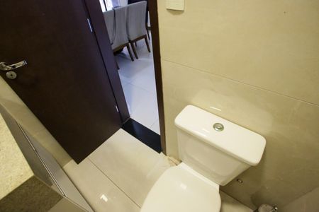 Casa de condomínio à venda com 400m², 4 quartos e 6 vagasLavabo
