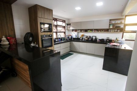 Casa de condomínio à venda com 400m², 4 quartos e 6 vagasCozinha