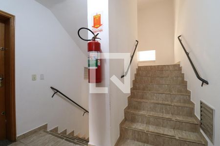 Apartamento para alugar com 67m², 2 quartos e 1 vaga Apartamento para alugar com 67m², 2 quartos e 1 vagaEscada