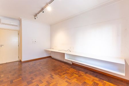 Apartamento à venda com 300m², 4 quartos e 4 vagas Apartamento à venda com 300m², 4 quartos e 4 vagasSuíte 3
