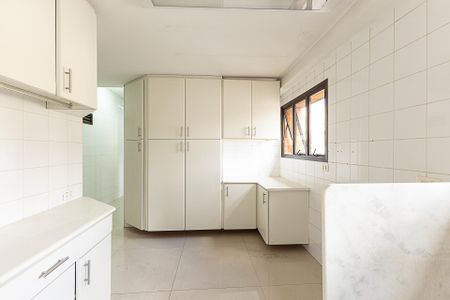 Apartamento à venda com 300m², 4 quartos e 4 vagas Apartamento à venda com 300m², 4 quartos e 4 vagasÁrea de Serviço