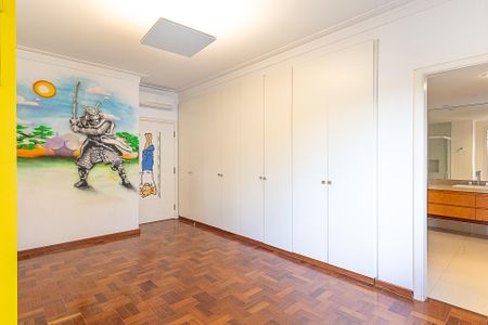 Apartamento à venda com 300m², 4 quartos e 4 vagas Apartamento à venda com 300m², 4 quartos e 4 vagasSuíte 2