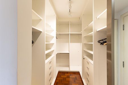 Apartamento à venda com 300m², 4 quartos e 4 vagas Apartamento à venda com 300m², 4 quartos e 4 vagasSuíte 1