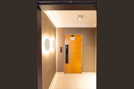 Apartamento à venda com 300m², 4 quartos e 4 vagas Apartamento à venda com 300m², 4 quartos e 4 vagasHall privativo do andar