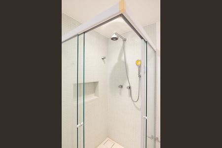 Apartamento à venda com 300m², 4 quartos e 4 vagas Apartamento à venda com 300m², 4 quartos e 4 vagasBanheiro da Suíte 2