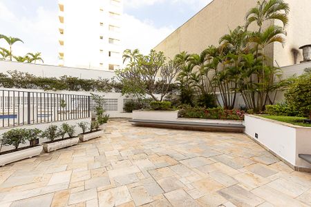 Apartamento à venda com 300m², 4 quartos e 4 vagas Apartamento à venda com 300m², 4 quartos e 4 vagasÁrea comum - Pátio