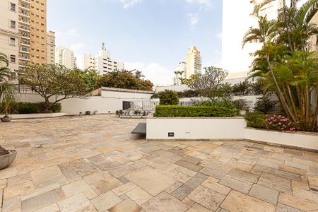 Apartamento à venda com 300m², 4 quartos e 4 vagas Apartamento à venda com 300m², 4 quartos e 4 vagasÁrea comum - Pátio