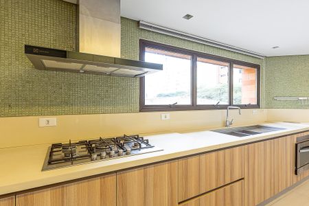 Apartamento à venda com 300m², 4 quartos e 4 vagas Apartamento à venda com 300m², 4 quartos e 4 vagasCozinha