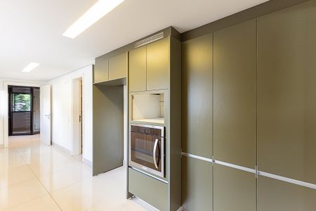 Apartamento à venda com 300m², 4 quartos e 4 vagas Apartamento à venda com 300m², 4 quartos e 4 vagasCozinha