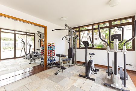 Apartamento à venda com 300m², 4 quartos e 4 vagas Apartamento à venda com 300m², 4 quartos e 4 vagasÁrea comum - Academia