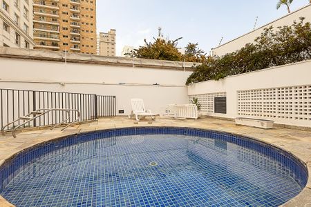 Apartamento à venda com 300m², 4 quartos e 4 vagas Apartamento à venda com 300m², 4 quartos e 4 vagasÁrea comum - Piscina