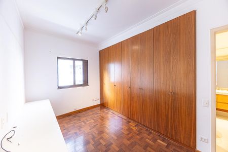 Apartamento à venda com 300m², 4 quartos e 4 vagas Apartamento à venda com 300m², 4 quartos e 4 vagasSuíte 3