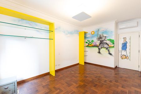 Apartamento à venda com 300m², 4 quartos e 4 vagas Apartamento à venda com 300m², 4 quartos e 4 vagasSuíte 2