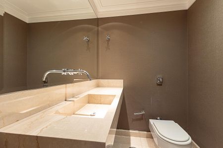 Apartamento à venda com 300m², 4 quartos e 4 vagas Apartamento à venda com 300m², 4 quartos e 4 vagasLavabo