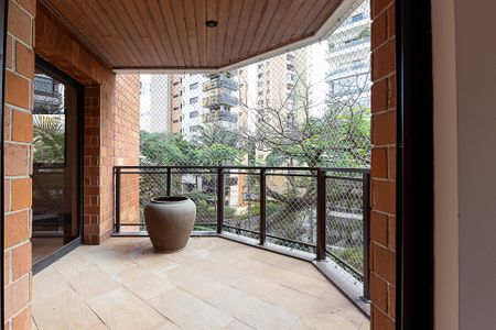 Apartamento à venda com 300m², 4 quartos e 4 vagas Apartamento à venda com 300m², 4 quartos e 4 vagasVaranda