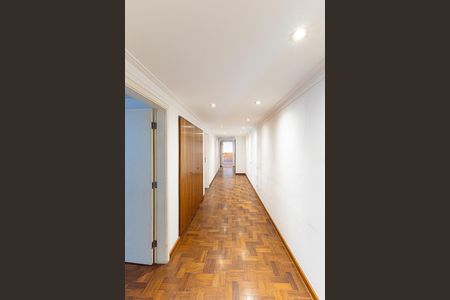 Apartamento à venda com 300m², 4 quartos e 4 vagas Apartamento à venda com 300m², 4 quartos e 4 vagasCorredor