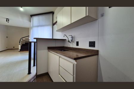Cozinha de apartamento para alugar com 1 quarto, 74m² em Lourdes, Belo Horizonte