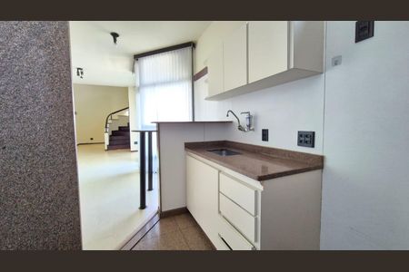 Cozinha de apartamento para alugar com 1 quarto, 74m² em Lourdes, Belo Horizonte