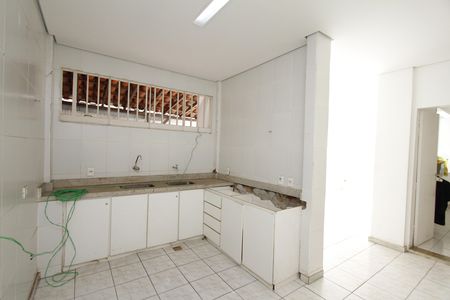 Cozinha de casa para alugar com 1 quarto, 600m² em Cidade Jardim, Belo Horizonte