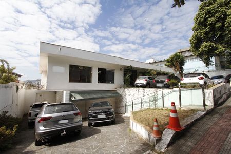 Fachada de casa para alugar com 1 quarto, 600m² em Cidade Jardim, Belo Horizonte