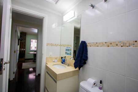 Apartamento à venda com 312m², 4 quartos e 4 vagas Apartamento à venda com 312m², 4 quartos e 4 vagasBanheiro social