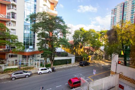 Apartamento à venda com 312m², 4 quartos e 4 vagas Apartamento à venda com 312m², 4 quartos e 4 vagasVista da varanda da sala de estar