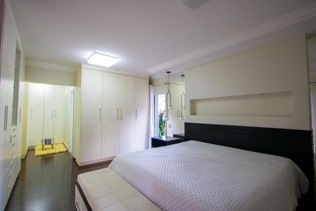 Apartamento à venda com 312m², 4 quartos e 4 vagas Apartamento à venda com 312m², 4 quartos e 4 vagasQuarto 1 - Suíte