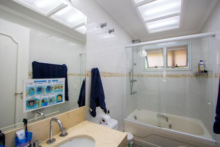 Apartamento à venda com 312m², 4 quartos e 4 vagas Apartamento à venda com 312m², 4 quartos e 4 vagasBanheiro social