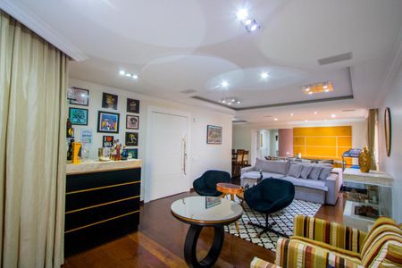 Apartamento à venda com 312m², 4 quartos e 4 vagas Apartamento à venda com 312m², 4 quartos e 4 vagasSala de estar